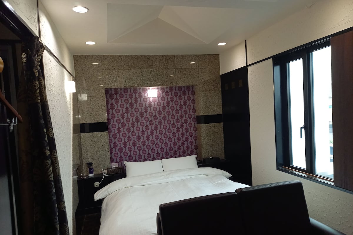 Economy Double Room | Soundproofing, free WiFi, bed sheets