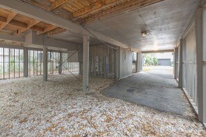 Property grounds - Cozy Beach Cottage Located in Wild Dunes! Large Screened Porch! (Isle Of Palms)