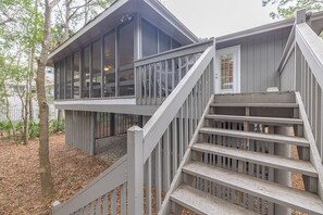 Property grounds - Cozy Beach Cottage Located in Wild Dunes! Large Screened Porch! (Isle Of Palms)