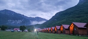 Traditional Cottage, Mountain View | Terrace/patio