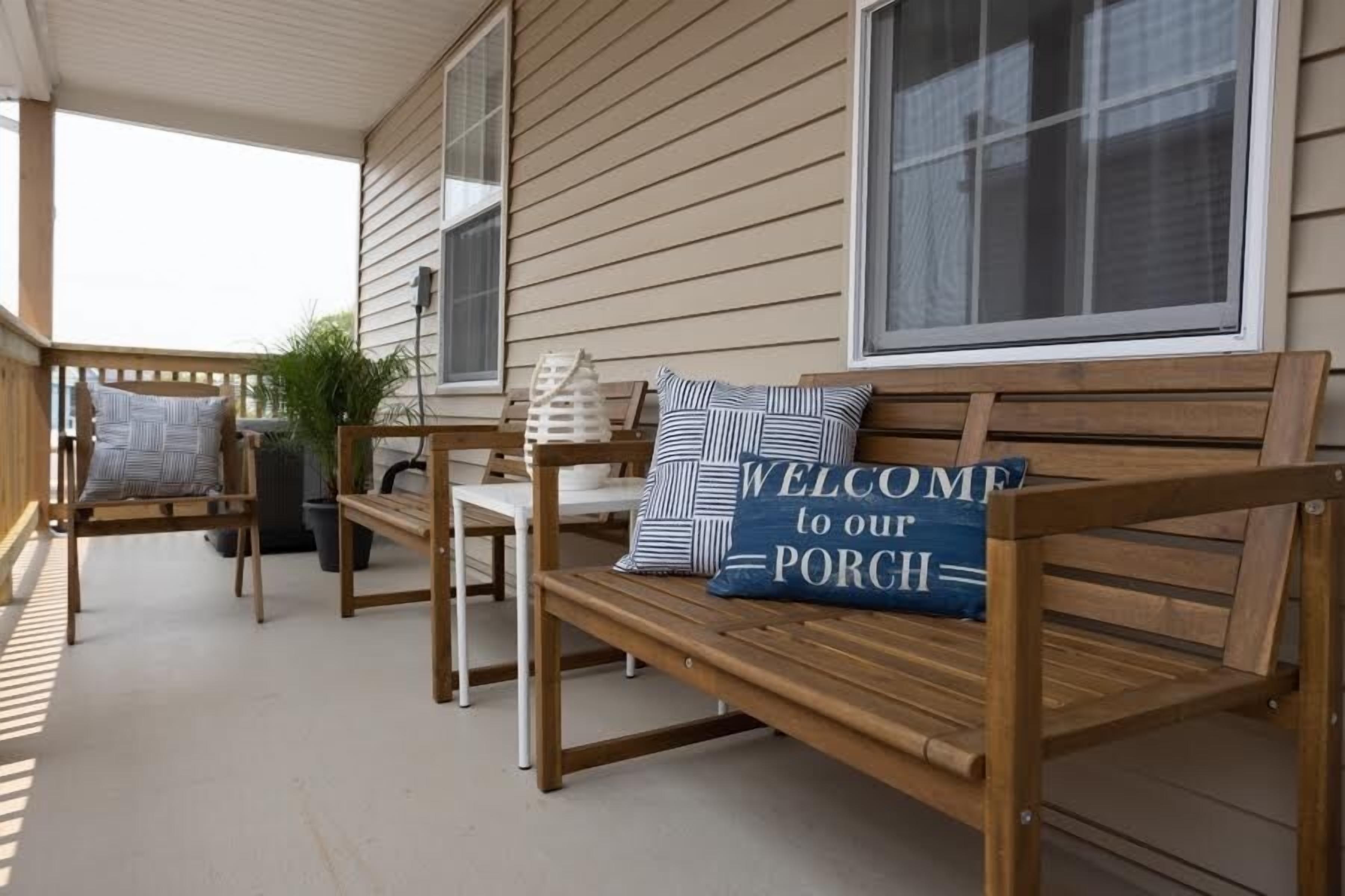 Fully renovated 3 Bedroom 2 bath  appartment 1,5 blocks from the beach 
