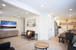 Smart TV - Fully renovated 3 Bedroom 2 bath  apartment 1.5 blocks from the beach (Wildwood)