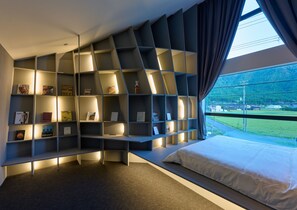 4 bedrooms, in-room safe, desk, free WiFi