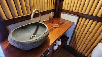 Chalet | Bathroom | Shower, towels
