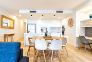 Dining - MAROOCHY CENTRAL - BEAUTIFUL 3 BEDROOM UNIT (Sunshine Coast)