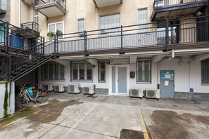 Exterior - Insubria Park - Pastel colored apartment! (Milano)