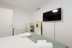 1 slaapkamer, een strijkplank/strijkijzer, wifi
