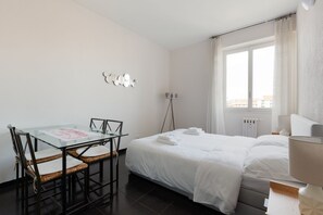 1 habitación, tabla de planchar con plancha, wifi y ropa de cama 