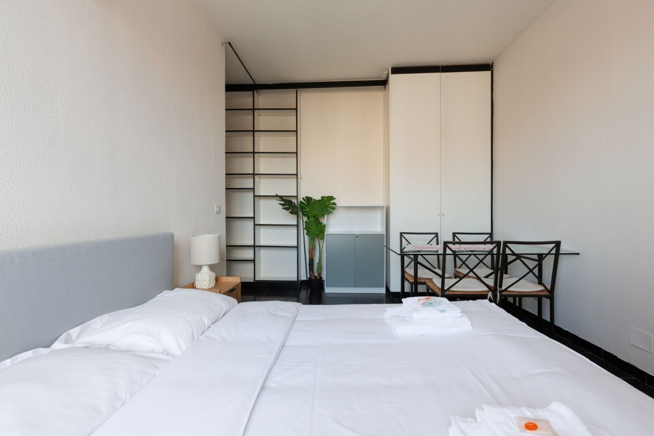 1 habitación, tabla de planchar con plancha, wifi y ropa de cama 