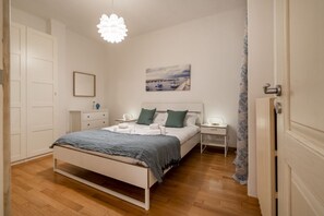 2 habitaciones, tabla de planchar con plancha, wifi y ropa de cama 