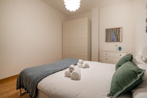 2 bedrooms, iron/ironing board, WiFi, bed sheets