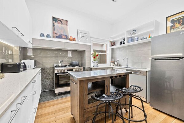 Fridge, microwave, oven, stovetop