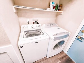 Interior - Pet Friendly/Cozy 4-bedroom home/3 King Beds/Mins to Airport (Colorado Springs)