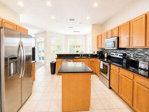 Fridge, microwave, oven, stovetop - Golf View, Gameroom,SW facing pool, spa (Davenport)