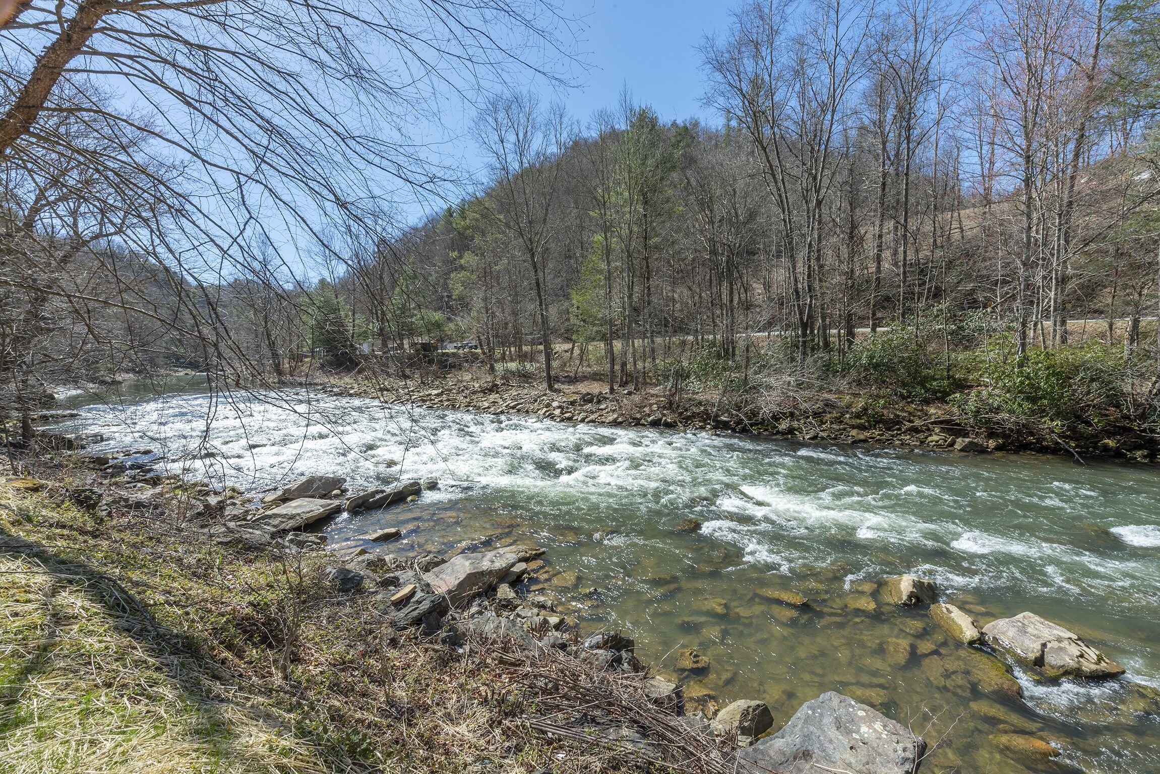 Riverfront Cottage, Amazing river view, Fire Pit, Peaceful, Grill, Private, WiFi