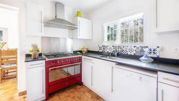 Réfrigérateur, four, plaque de cuisson, lave-vaisselle