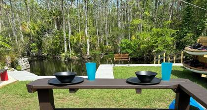 Camp Manatee-waterfront, pet-friendly, kayaks, boatslip,fire pit, fishing poles