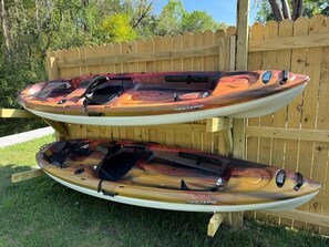 Property grounds - Camp Manatee-waterfront, pet-friendly, kayaks, boatslip,fire pit, fishing poles (Crystal River)