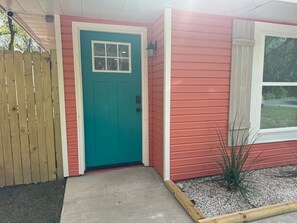 Exterior detail - Camp Manatee-waterfront, pet-friendly, kayaks, boatslip,fire pit, fishing poles (Crystal River)