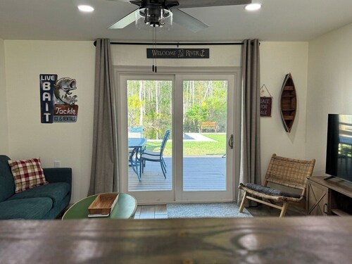 Camp Manatee-waterfront/pet-friendly/kayaks/boatslip/fir pit/fishing poles