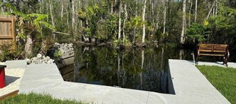 Camp Manatee-waterfront, pet-friendly, kayaks, boatslip,fire pit, fishing poles
