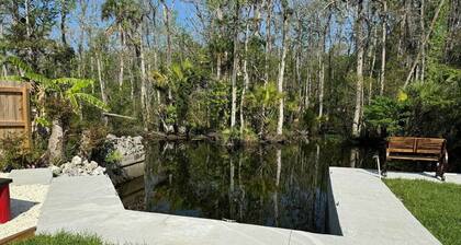 Camp Manatee-waterfront, pet-friendly, kayaks, boatslip,fire pit, fishing poles