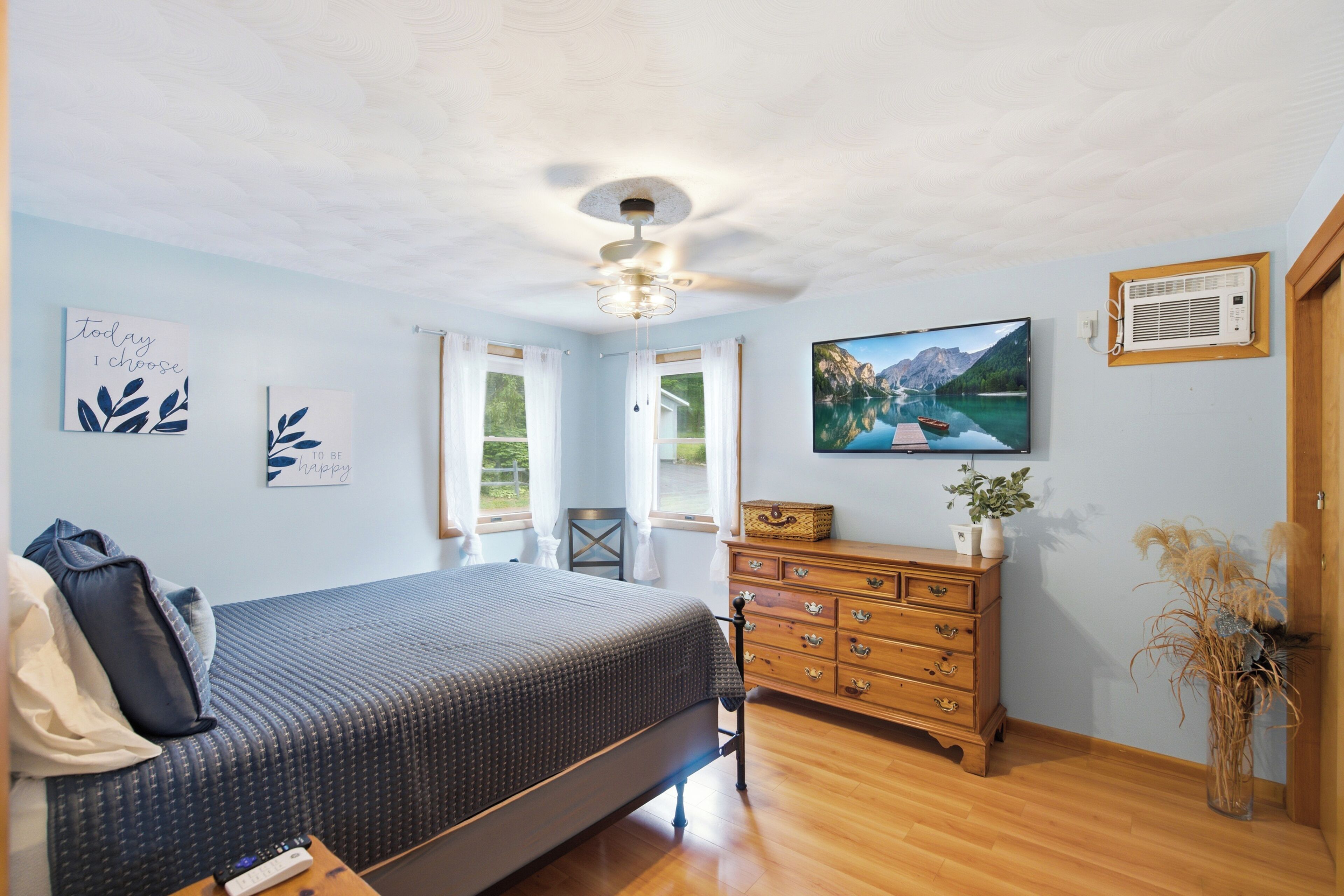 2 bedrooms, iron/ironing board, WiFi (free), bed sheets