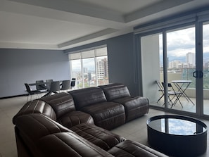 Living area - CONDO IN SABANA BEST LOCATION (San José)