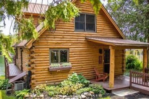 Exterior - Log Cabin · Sleeps 8 · 5 min Colgate Univ, Lake Moraine Home #6 Near Colgate University (Madison)