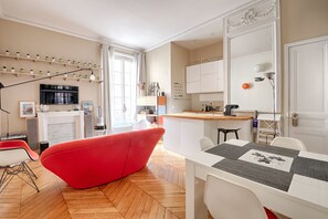 TV, stereo - Studio Loft des Combes - Welkeys (Paris)