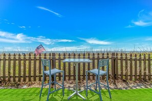 Outdoor dining - Sand Dunes 2746 (Myrtle Beach)