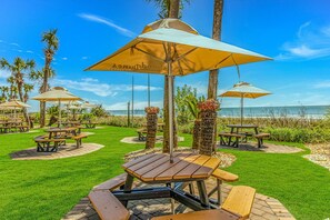 Outdoor dining - Beautifully Updated 1 Bedroom Suite! Sand Dunes Room 2746 (Myrtle Beach)
