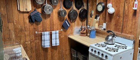 Réfrigérateur, four, plaque de cuisson