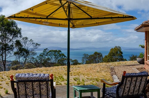 Elevated Retreat: 100+ Acres with Stunning Water Views; refreshing and blissful!