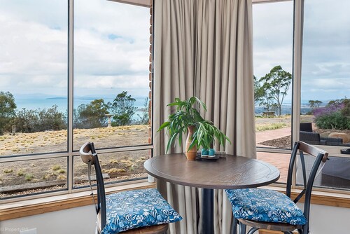 Elevated Retreat: 100+ Acres with Stunning Water Views; refreshing and blissful!