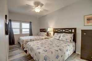 1 bedroom, free WiFi, bed sheets - Shared Pool, Boardwalk to the Beach, Golf Cart Access (Port Aransas)