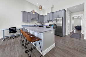 Fridge, microwave, oven, stovetop - Completely Coastal-Harbor views-Walk to Beach (Fort Walton Beach)