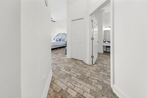 3 chambres, fer et planche à repasser, Wi-Fi gratuit, draps fournis