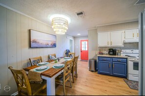 Fridge, microwave, oven, stovetop - Walk to Beach & Casino - Family & Pet Friendly - 3 Kings - All One Level (Gulfport)