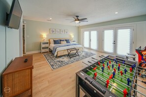 5 bedrooms, desk, iron/ironing board, free WiFi