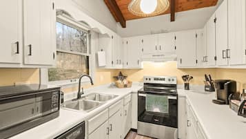 冰箱、微波炉、烤箱、炉灶