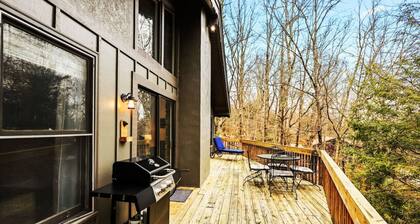 Luxe Waterfront Chalet-A/C-2 King Suites-Rushing Creeks