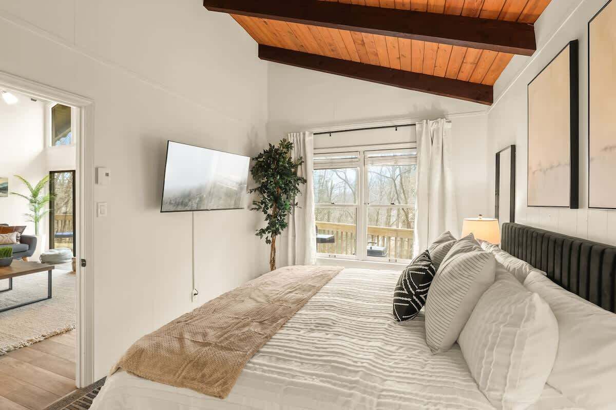 4 bedrooms, desk, travel cot, free WiFi