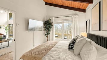 4 bedrooms, desk, travel cot, free WiFi