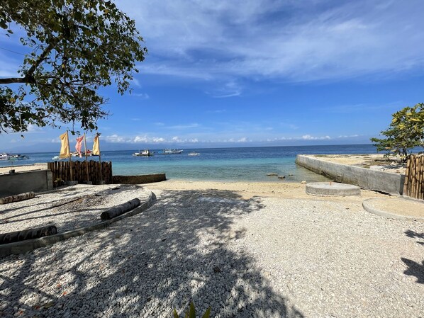 Pantai pribadi dan pasir putih
