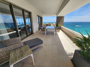 تناول الطعام بالخارج