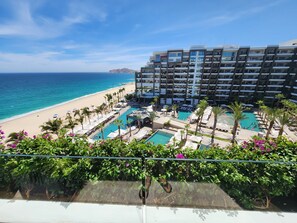 كراسي للتشمس، مناشف للشاطئ