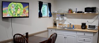 Beautiful small apartment 5 minutes to downtown Winston.