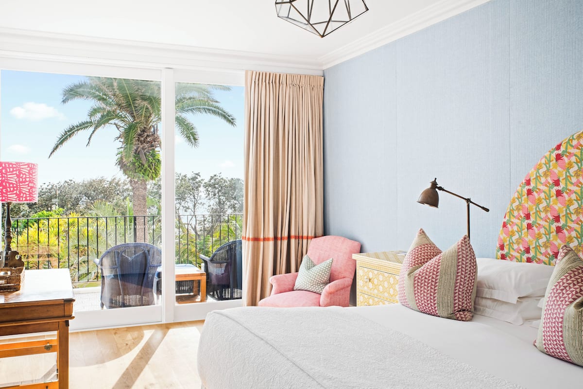 Egyptian cotton sheets, premium bedding, down comforters, pillowtop beds