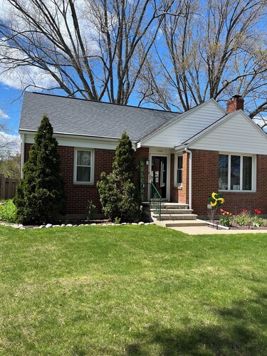 Walk to Lambeau! - Bart Starr 3 Bedroom house near Marquette Park, Sleeps 10